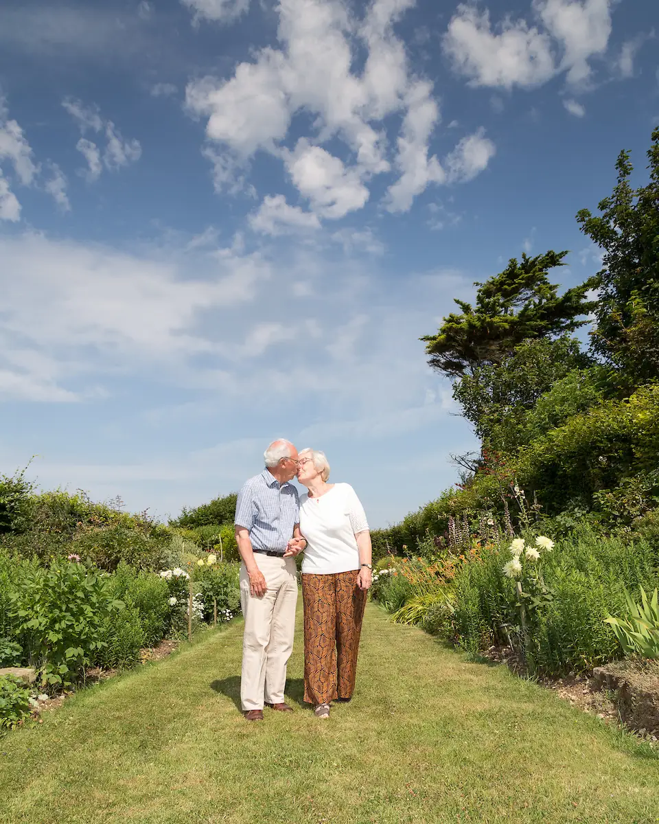 portrait-photography Anniversary Couple Kissing